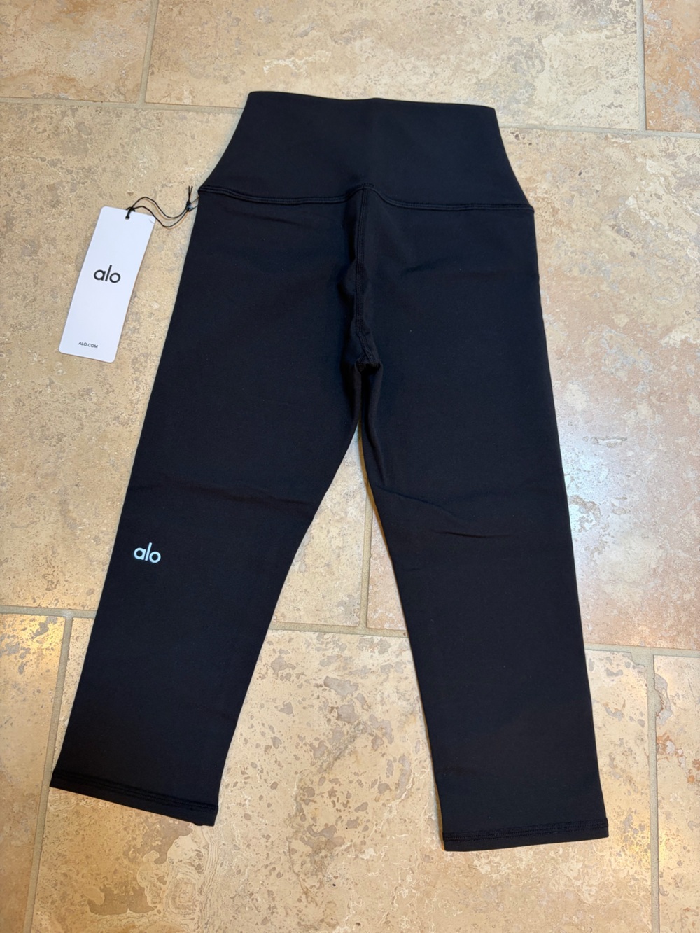Alo 16” black high waist Airbrush Capri